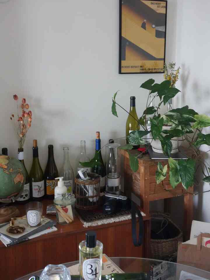 A slightly clean wall 💡

I actually want to put a really flashy wallpaper here ☺️✨

#living room #ポスター #ポスターインテリア #ポスターショップ #ガラス #インテリア雑貨