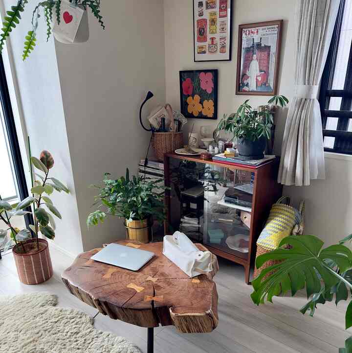 やっぱり1番好きな空間😌✨

#リビング #コーヒーテーブル #キャビネット #観葉植物 #観葉植物のある暮らし #インテリアグリーン #ハンギンググリーン #インテリア配色  #ウッドテイスト #ウッド家具