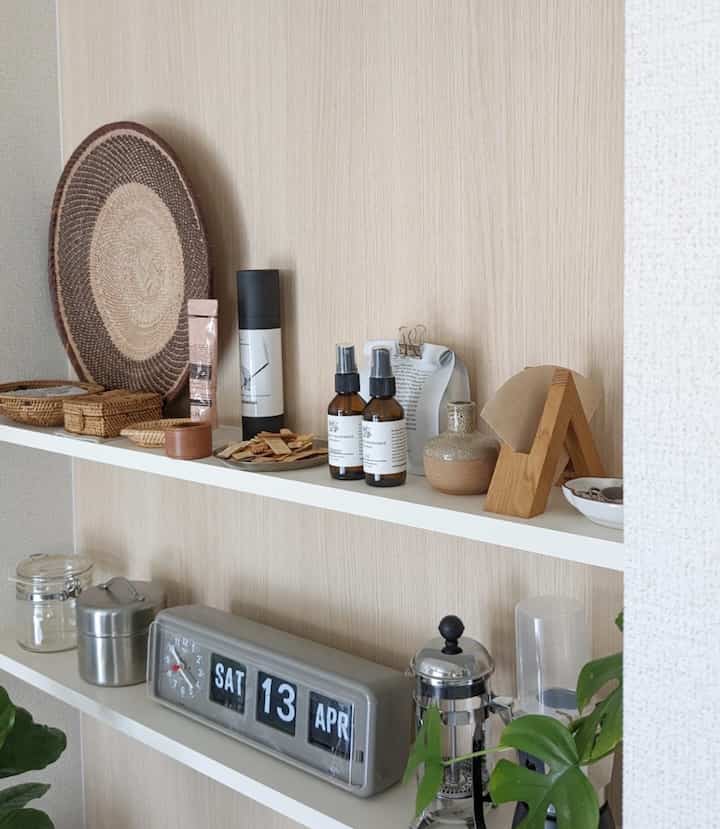 レトロな佇まいのトゥエンコ。パタパタ時計🕰

#twemco #apotheke #aesop #トゥエンコ #アポテーケ #ルームフレグランス #ヒメモンステラ #水耕 #観葉植物 #観葉植物のある暮らし