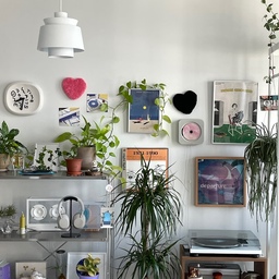 A perfect harmony between plants and art posters in this space. 🌿🖼️ #BotanicalDecor #ArtisticTouch #InteriorInspiration