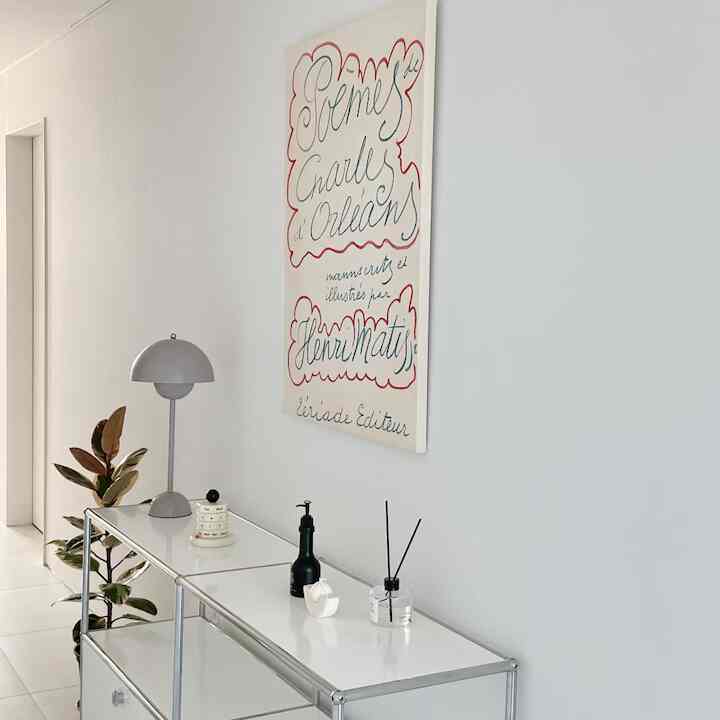 Exemplifying the art of chic hallway decoration. 🚪✨ #StylishEntryway #HallwayDecor #InteriorInspo