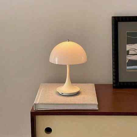 Led テーブルランプ 昼光色 ポータブル Usb充電式 マッシュルーム