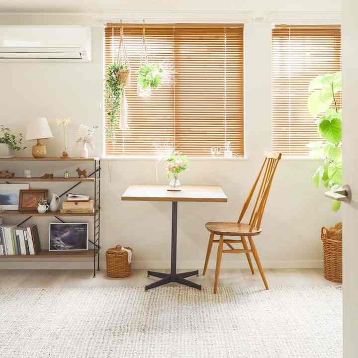 Bright and warm wood tones with natural plants in a natural cafe-style desk space