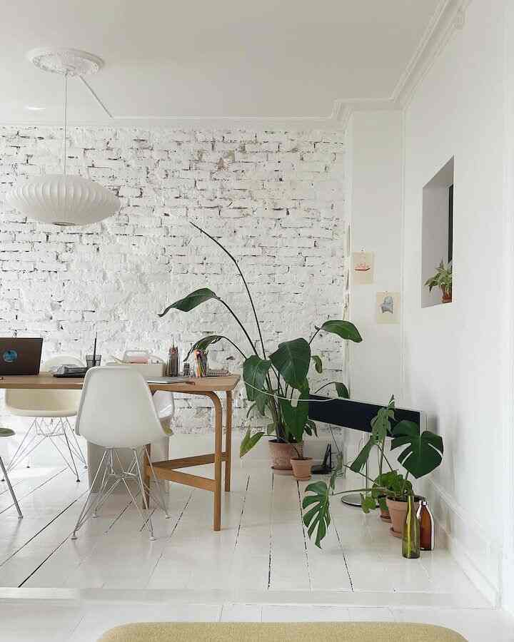 The modern furnishings blend harmoniously with the industrial wall elements. 🏢✨ #ModernStyle #IndustrialChic #InteriorInspiration