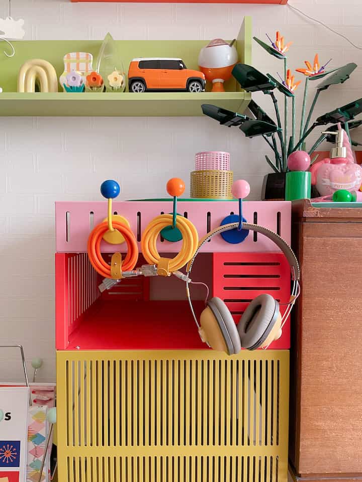 
IKEAのTESAMMANSワゴンに
カラフルなマグネットフックがよく似合う ✌🏻🌈


#カラフル #カラフルなインテリア #レトロ #レトロインテリア #ミッドセンチュリー #ミッドセンチュリーモダン #IKEA #TEMU #レトロポップ #TESAMMANS 