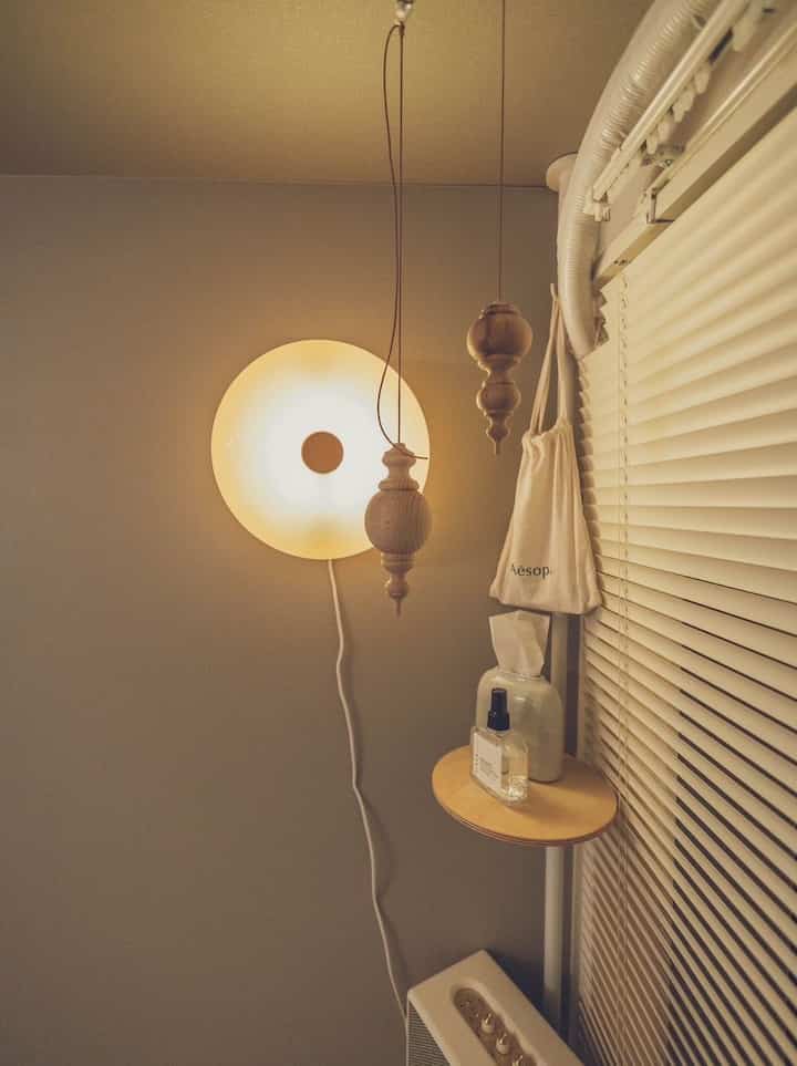 🌕🫓🔈

I don't take many photos at night because they have a yellowish cast,
but the atmosphere of indirect lighting at night is soothing after all 🥰

#IKEA
#IKEA lighting 
#woodwork 
#diffuser 
#Bluetooth speaker 
#Marshall speaker