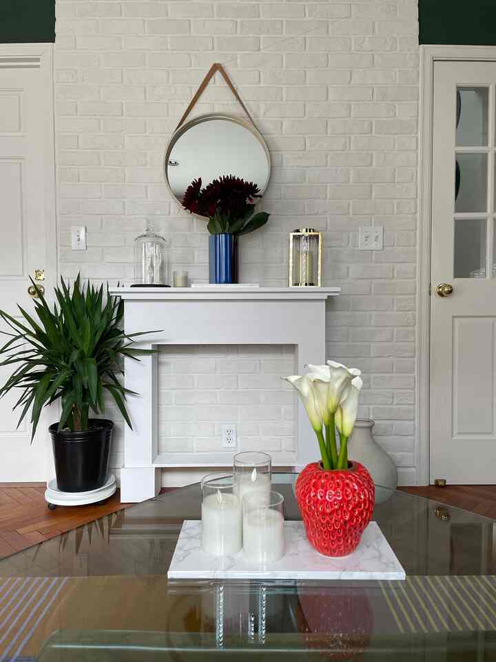 マントルピース、コーヒーテーブルの上にも花を飾っています
花が癒し
#花 #花のある暮らし #マントルピース
#ガラスドーム