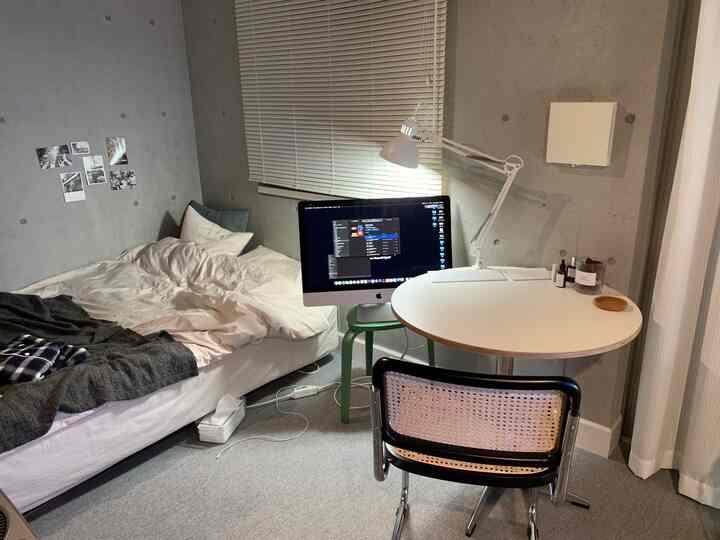 コンクリート打ちっぱなしは冬に結露で壁が湿るんよ😮‍💨それ以外はやっぱりかっこいい😎✨

#コンクリート打ちっぱなし　