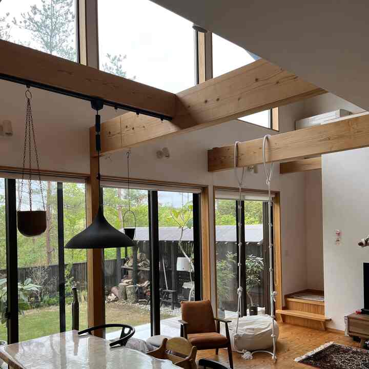 リビングの大きな窓から
新緑を楽しめる季節がやってきました☺️🌲

#借景
#大開口窓