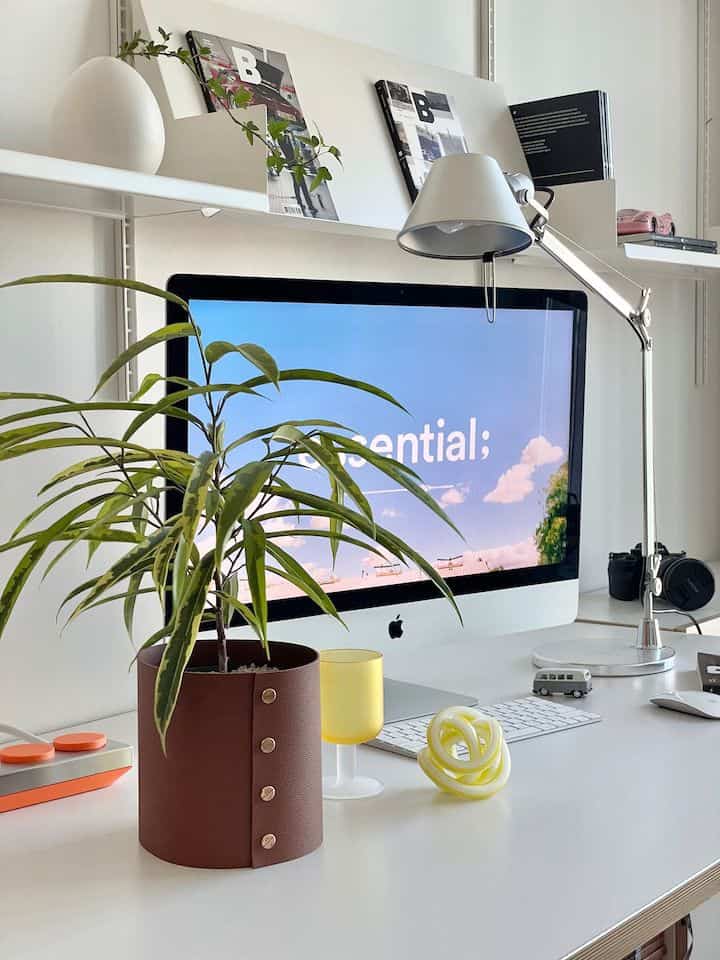 Seeing a neatly organized desk just lifts my spirits. 📚✨ #OrganizedSpace #DeskGoals #InteriorInspiration