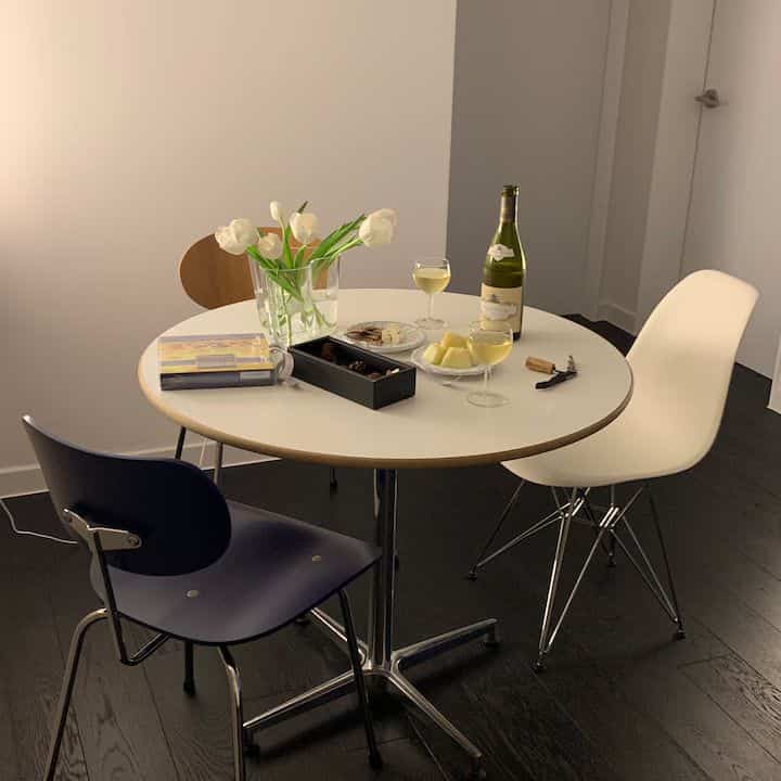 Finding peace in everyday meals and drinks. 🍽️☕✨ #EverydayLife #PeacefulMoments #InteriorInspiration