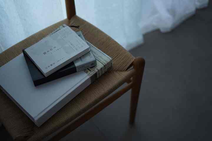 本をたくさん読みたいけれど、
最近椅子に座って読むとすぐに寝てしまって全然進まない、、

#ch36 #CARLHANSEN&SØN #グレーインテリア