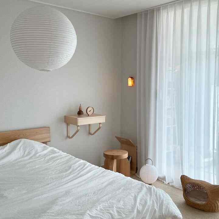 Wood and white bedroom 🛏️✨ #WoodAndWhite #BedroomDecor #CozyVibes