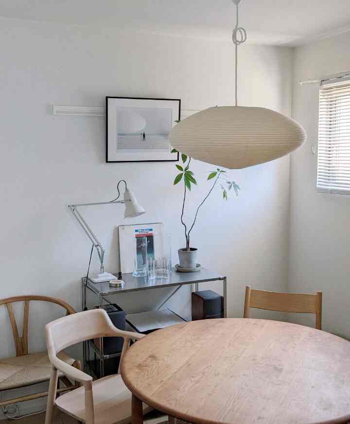 模様替え頑張りましたー😂

#noguchiisamu #akari #carlhansenandsun #ychair #レコードのある暮らし #観葉植物のある暮らし アングルポイズ