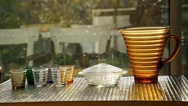 コツコツ集めてやっとここまで！
真ん中はバターケースだけど、
こんなに可愛いのか❤️て思う。笑
昔のモノの方がちょっとしたものにも
デザインや工夫がこめられていて、
そういうところに惹かれます😊


#vintage 
#ainoaalto 
#ガラス 
#タンブラー 
#ピッチャー 
#ガラスカップ 
#カルフラ 
#北欧 
#北欧ヴィンテージ 
#北欧インテリア 
#北欧スタイル 
#趣味空間 
