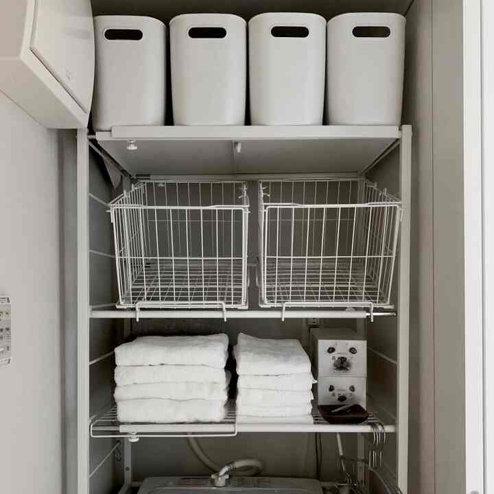 This is enough for two people living together.
I chose it because it's stretchy so I can use it even if I move house. It's pure white so it's clean!

#laundry #ランドリラック #脱衣所 #寝室 #バスタオル #ヒオリエ #ティッシュ #鼻セレブ #フェイスタオル #1ldk #賃貸 #賃貸ランドリー #賃貸脱衣所 #賃貸インテリア #ランドリールーム #洗面台 #洗面所