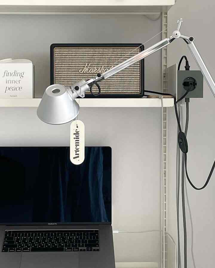 Elevating productivity with just one light. #EfficiencyBoost #TaskLighting #WorkplaceInspiration
