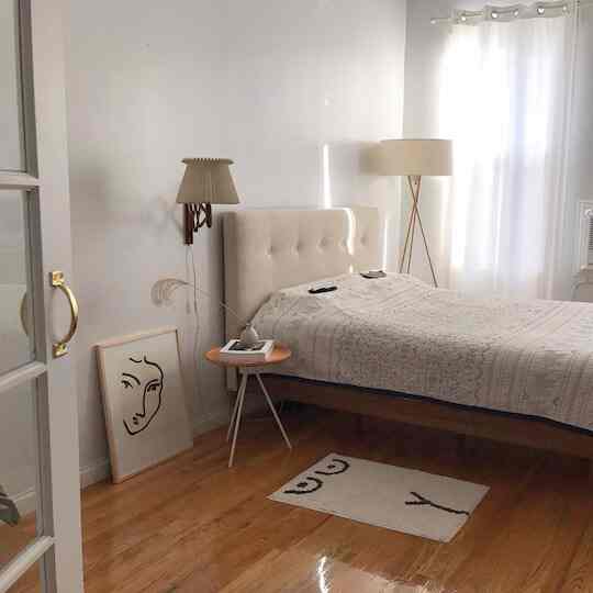 The floor lamp beside the bed provides both bright light and adds a touch of interior flair. #BedsideEssential #LightingAccent #InteriorDesign