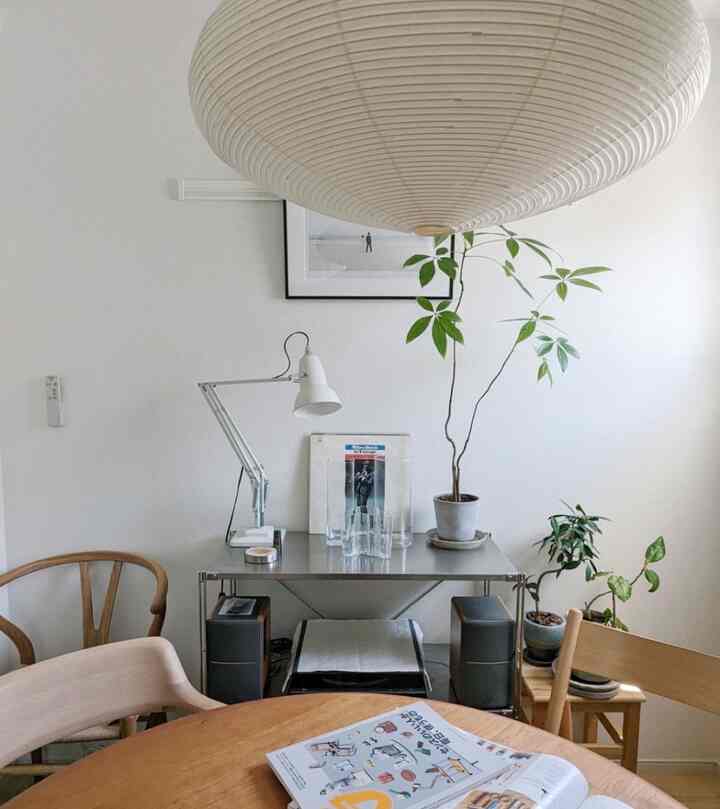 部屋が落ち付いてきました🍀

#isamunoguchi #akari #アングルポイズ #carlhansenandsun #ychair #hiroshimachair #カイクリスチャンセン #interior #インテリアが好きな人と繋がりたい #レコードのある暮らし #観葉植物 #観葉植物のある暮らし