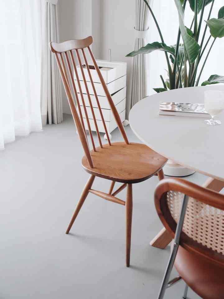 ４脚目のダイニングチェア🪑アーコール社のゴールドスミスチェア。可愛いですよね〜！ #ゴールドスミスチェア #アーコールチェア