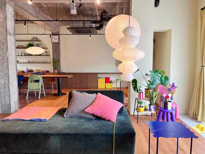 小物でカラフルなリビング🛋

#リビング #リビング小物 #リビング植物 #リビング照明 #リビングインテリア #リビングデザイン #リビングの小物 #リビングのソファ #リビングソファ #ソファ #ソファインテリア #ミッドセンチュリー #リノベーション #リノベ #一戸建てリノベ #カラフルインテリア #カラフル #カラフルなインテリア #IKEA #TESAMMANS #HAY #colorful #colorfulinterior  #midcentury #renovation