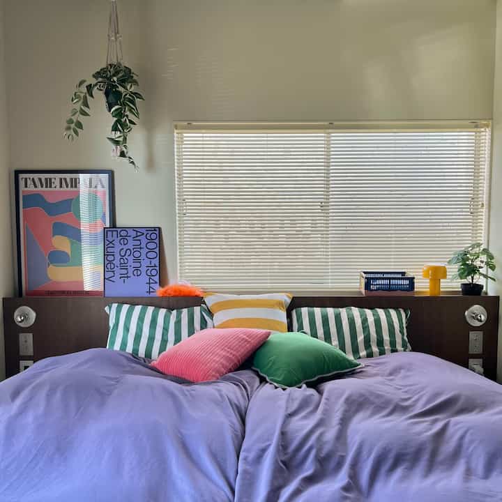 大人カラフルなベッドルームにしたい🛌

#ベッド #ベッドインテリア #ベッドカバー #ベッドルームスタイリング #寝室 #寝室小道具 #寝室小物 #寝室スタイリング #寝室のインテリア #寝室リフォーム #リノベーション #ブラインド #ポスター #ポスターインテリア #カラフル #カラフルなインテリア #ミッドセンチュリー #midcentury #IKEA #colorful #colorfulinterior #renovation #bedcover #bedroominterior