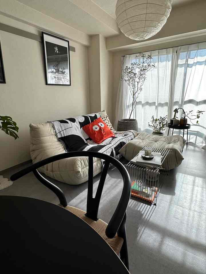 Yチェア越しのリビングもお気に入り☺️

#yチェア #ychair #CARLHANSEN&SØN #togo #ligneroset #livingroom #goodroom #montana #ikea 