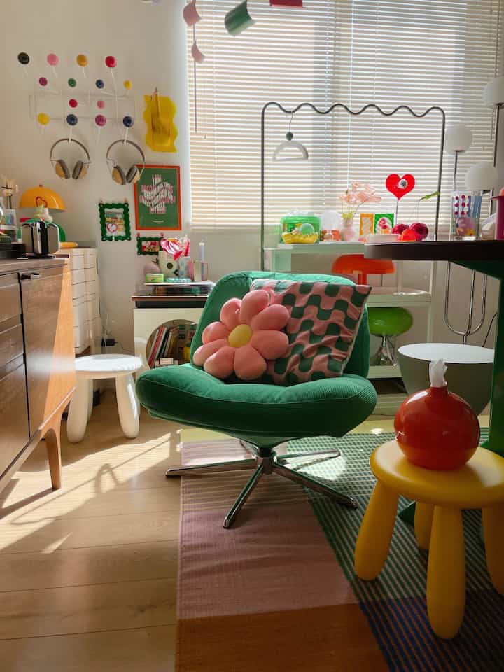 
IKEAの回転チェア使いやすいしわりと軽くて
気分転換に場所を移して模様替えしやすい 🫶🏻💚


#レトロ #レトロインテリア #カラフル #カラフルなインテリア #ミッドセンチュリー #ミッドセンチュリーモダン #スペースエイジ #IKEA #TESAMMANS