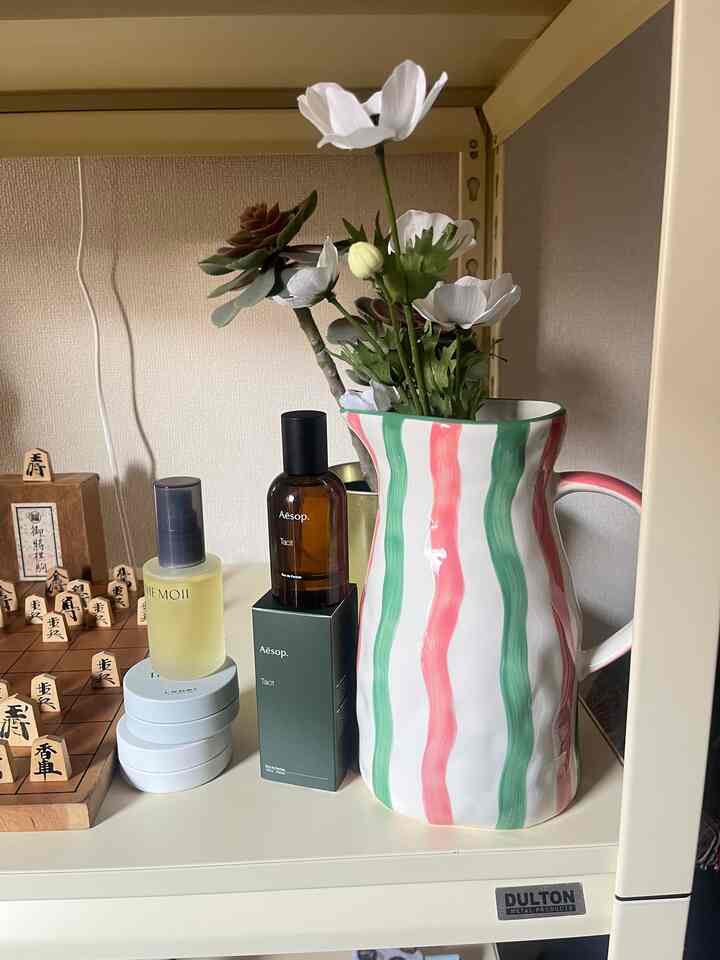 おニューのFrancfrancのフラワーベース💐
直感で手に取ってしまった🤦✨
イソップブックも見ていたら見惚れてきて気づいたら家に置いてあった！😇
#フラワーベース #カラフル #ディスプレイ
#イソップ #イソップブック