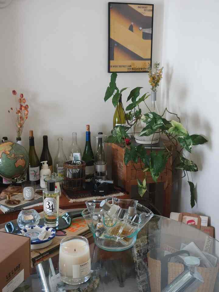 植物の新芽ブーム🌱

観葉植物が映える季節になったなあ〜💭

#観葉植物 #インテリアグリーン #ガラステーブル #ポスター #postershop #interiorgreen #plants 