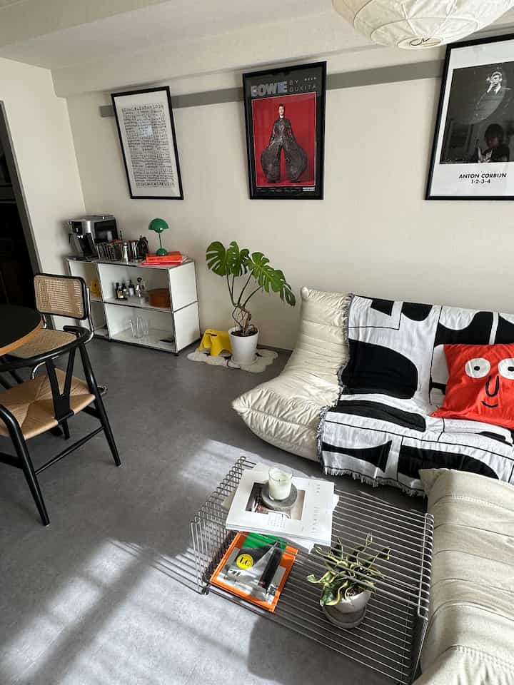 朝の陽の入りが強くなってきて嬉しい☺️

#interior #livingroom #ligneroset #montana #usmhaller #ychair #vitra