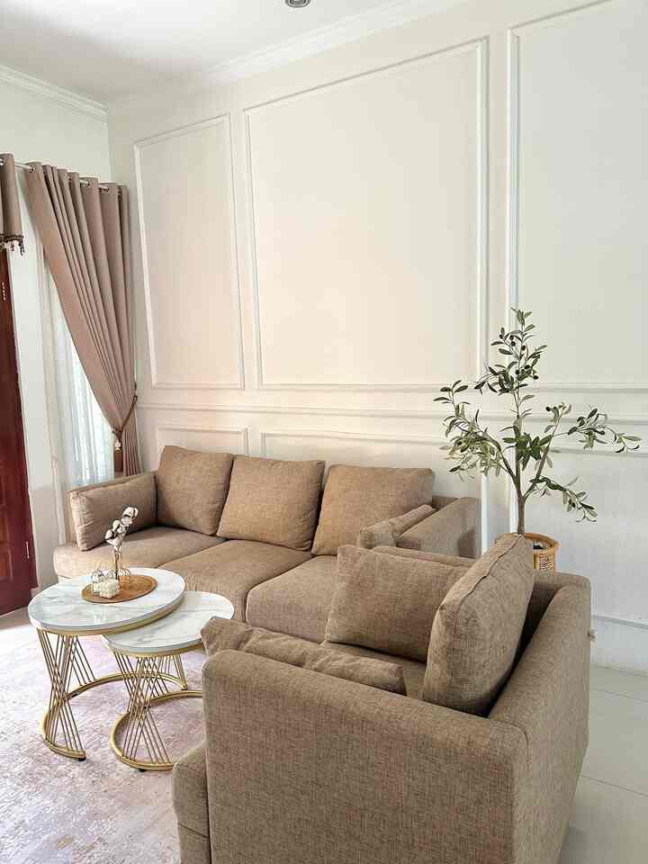 Untuk tema warna dirumah ini aku pilih warna putih-coklat. Menurutku warna putih dan coklat adalah perpaduan yg pas untuk menciptakan rumah yg warm dan estetik

#BringsColorsToMyHome
#HomeColorPalette
#RekomendasiWarnaRumah
#Japandi