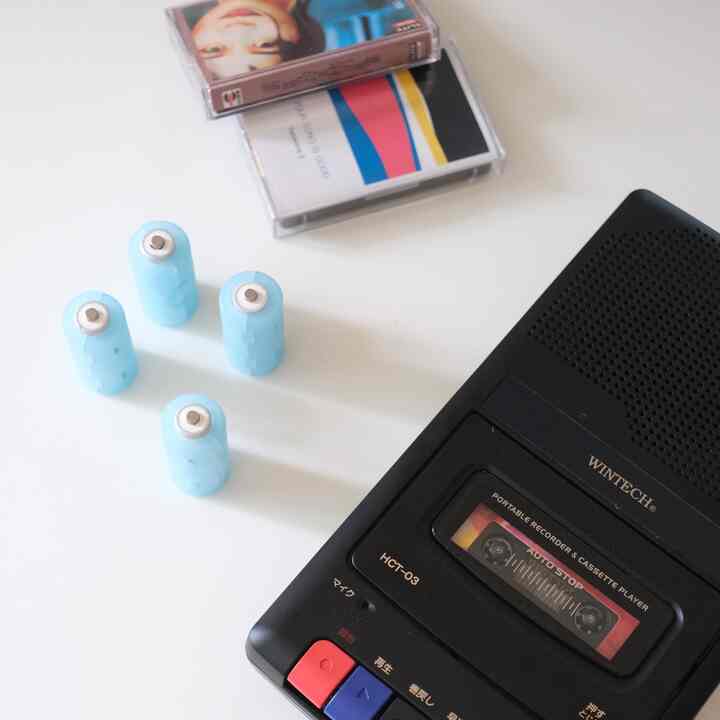 台湾のフリマで買ったカセットテープが聴きたくて、カセットプレーヤー買いました。
今どき単二電池とか言うから、単三を単二にできるスペーサーも買いました。

#mujihouse #カセットテープ