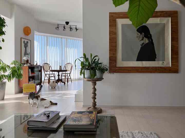 Foto masa lalu dari apartemen sebelumnya
Ini sangat nostalgia.
Nekozu masih menjadi teman dekat.

#Apartemen #マンションインテリア #猫のいる暮らし #猫インテリア #猫がいる暮らし #猫のいる生活 #猫の家 #リビングインテリア #アート #アートのある暮らし #絵画インテリア #絵画のある暮らし #cozy #cozyinterior #interior #植物のある暮らし #グリーン #グリーンインテリア #観葉植物 #観葉植物のある暮らし #グリーンのある暮らし