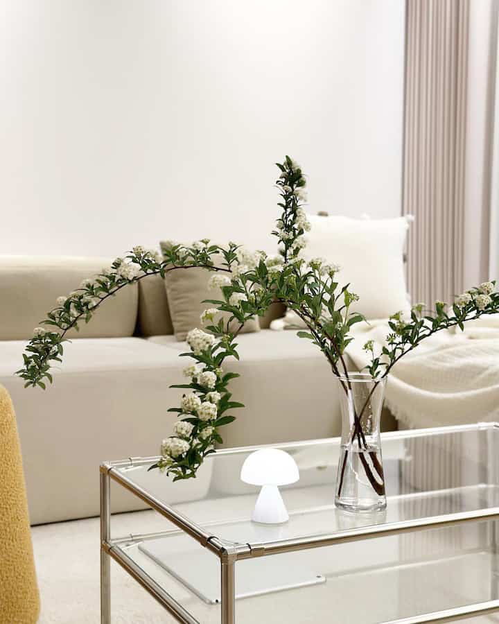 Embracing spring with floral decorations 🌸 #SpringBlooms #FlowerPower #SeasonalDecor