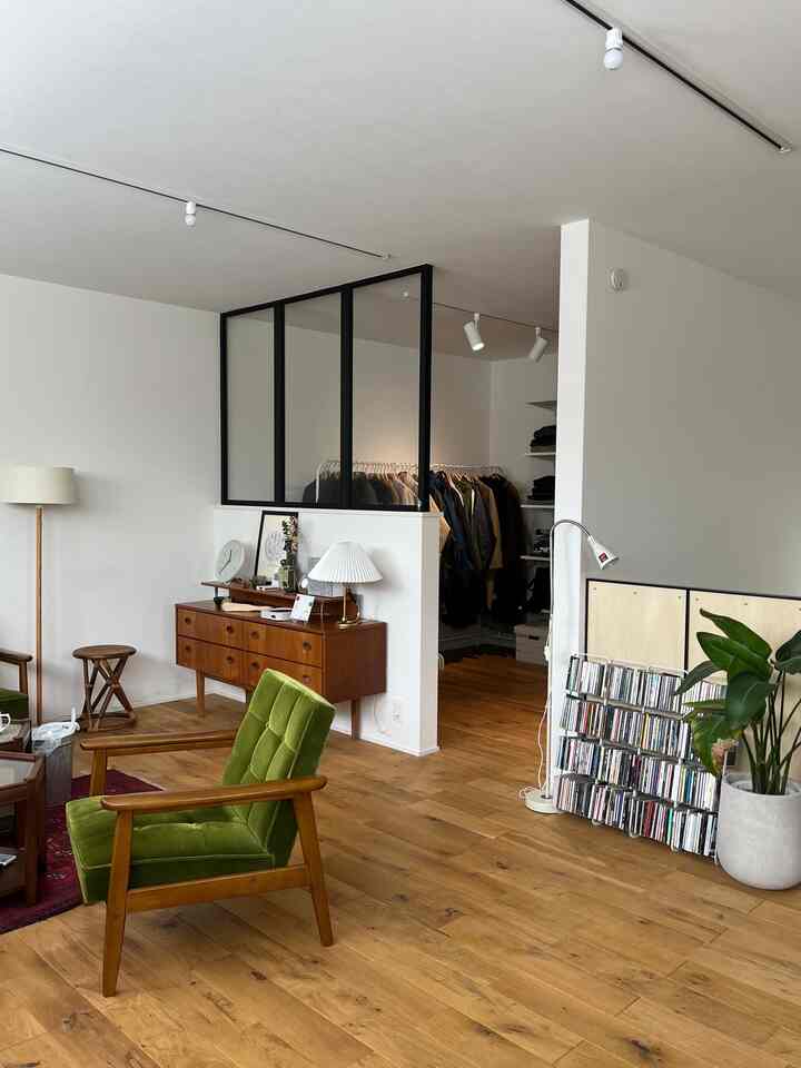 趣味である服と近くで暮らすことに拘った間取り。
#衣装部屋 #室内窓