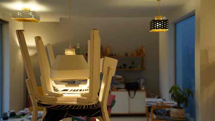 平日は椅子をささっとあげて、あとはお掃除ロボくんにお任せの簡単掃除のみ！
他は週末にまとめてがんばります、、、

#掃除 
#椅子 
#Artek 
#北欧 
#北欧インテリア 
#北欧スタイル 
#ヴィンテージ 
