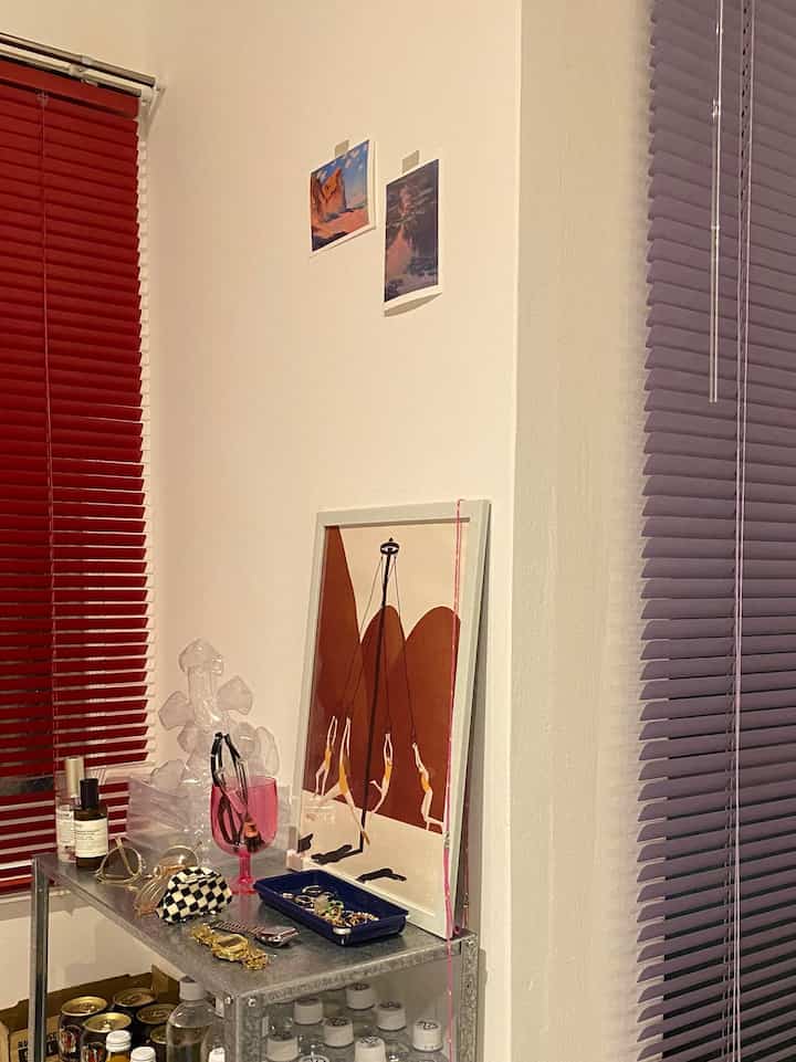 2色のカラーブラインドのコントラストが気に入ってる❤️💜

#ブラインド #カラフルなインテリア #カラーインテリア 