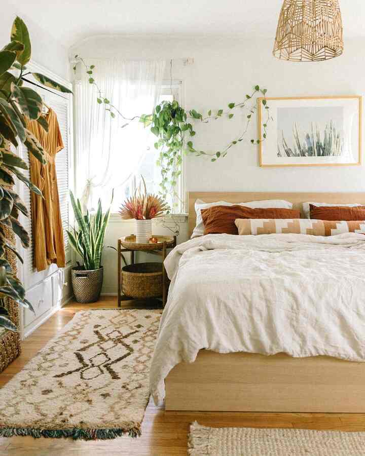 Kamar tidur yang membuat Anda serasa berbaring di hutan. 🌿🛏️ 

Kredit: @saratoufali

#Kamar Tidur Hutan #NatureVibes #CozyRetreat