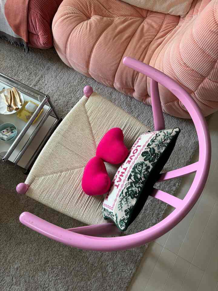 From above: y chair

#colorful interior #ピンクインテリア #クッション #リーンロゼ #ソファ #ラグ #yogibo