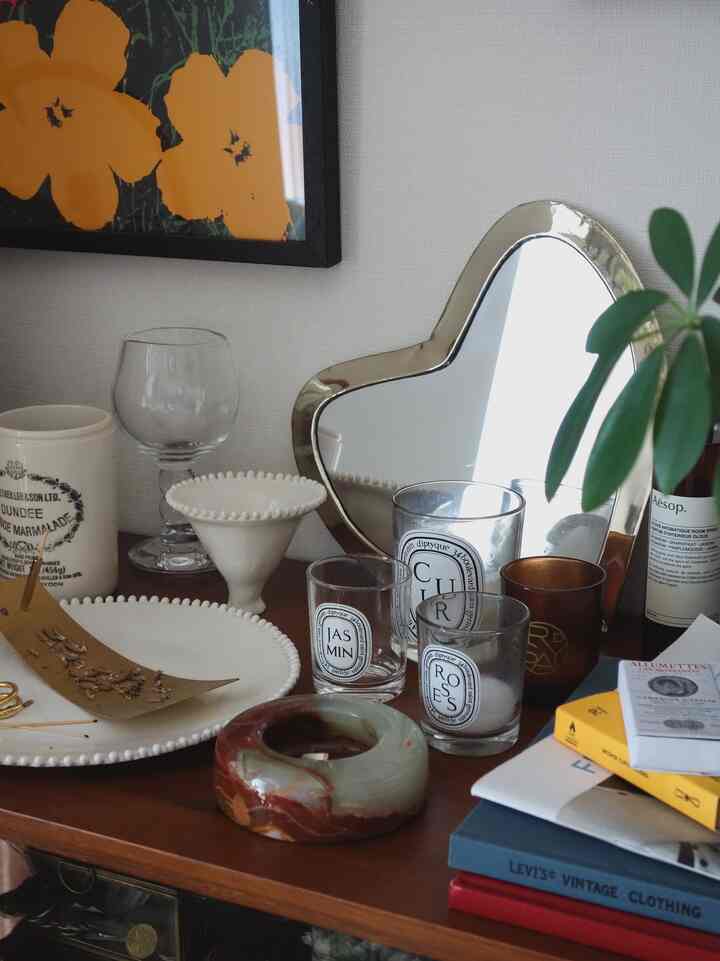 大好きな香りものコーナー

diptyqueのキャンドルは見た目だけじゃなくて香りもすごく良いから好き🕯️

#diptyque #キャンドル #ディプティック #ハートミラー #卓上ミラー #キャビネット #インテリア雑貨 #お香立て #インセンスホルダー #器 