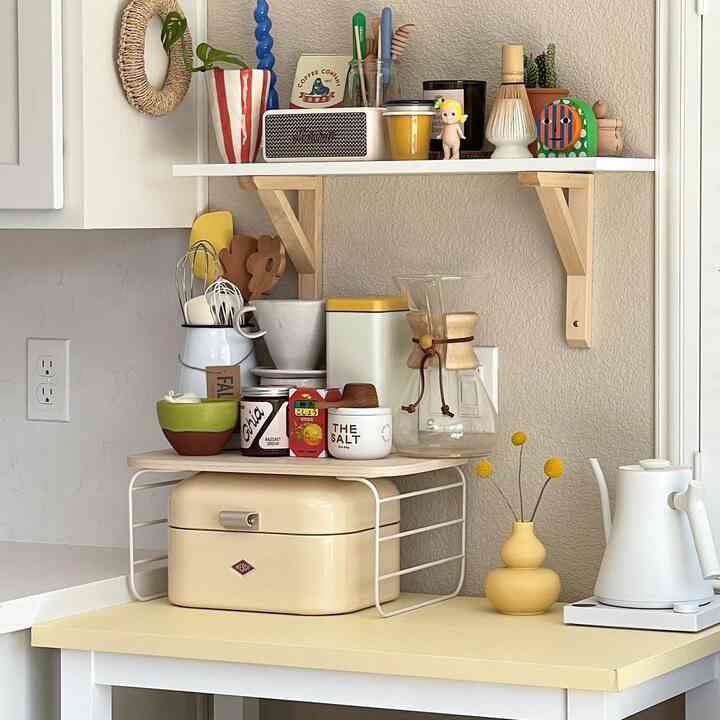 A space meticulously curated with each piece placed thoughtfully. ✨🖼️ 

Credit : @_yu.jung

#CuratedSpace #InteriorDesign #HomeDecor