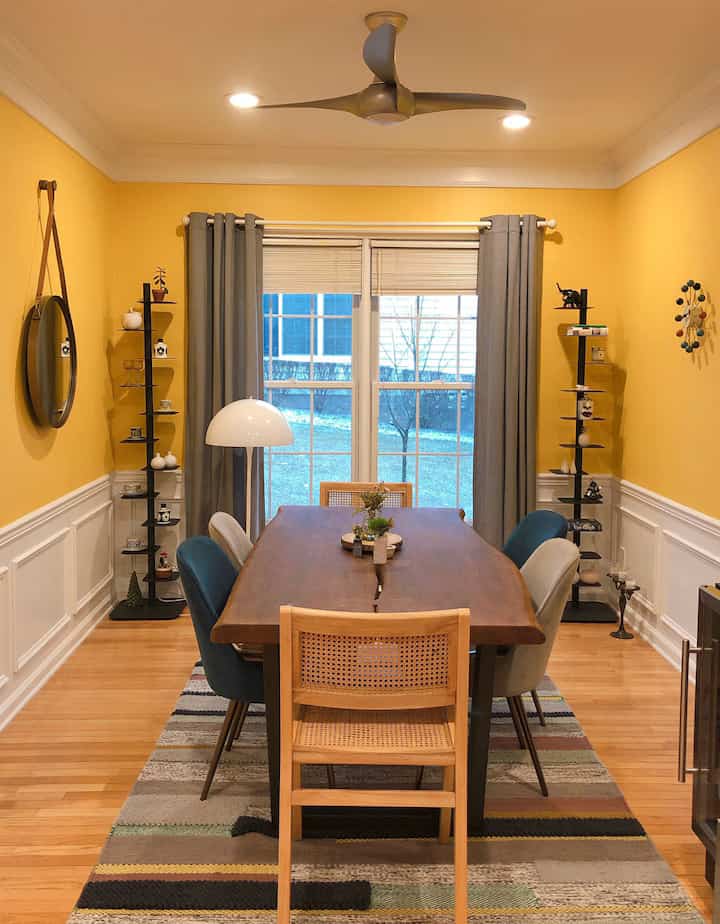 A colorful dining room with a stylish yellow accent. 🌈💛 

Credit : @shin____stellar

#ColorfulDining #YellowAccent #InteriorDesign