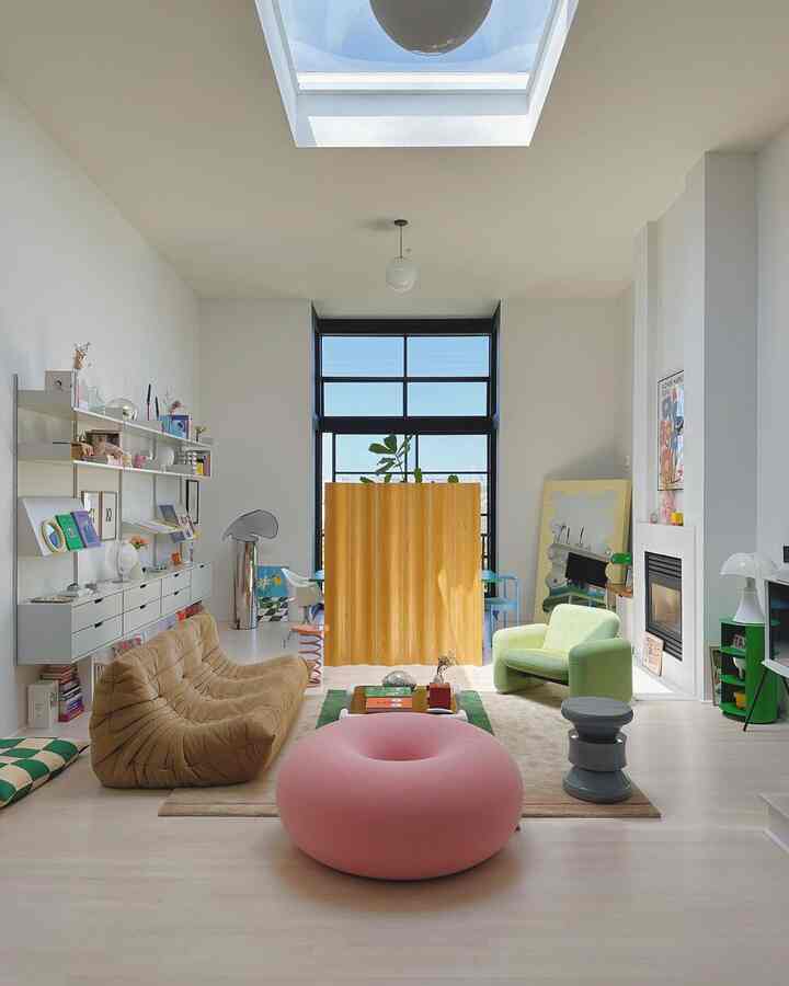 A living room filled with style and flair. ✨🛋️

Credit : @adenwang 

#StylishLiving #InteriorDesign #HomeDecor