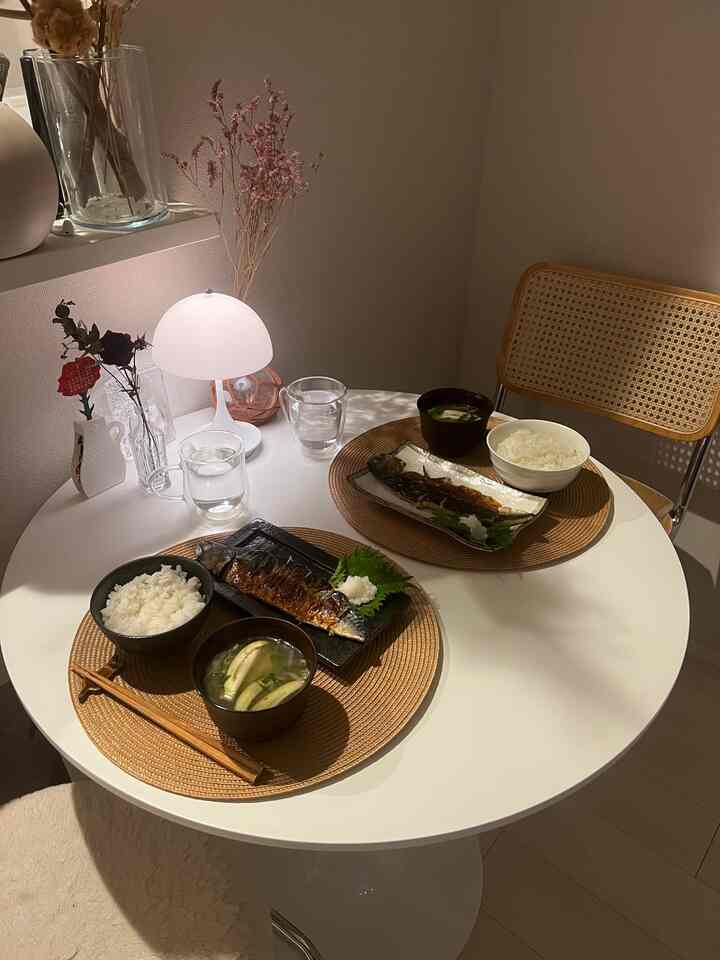 ひさしぶりの和食🐟

#北欧 #ナチュラルインテリア #韓国インテリア #北欧インテリア #ローテーブル #木製 #コンパクト #木目 #一人暮らし #同棲 #新築 #賃貸 #インテリア #テーブル #ナチュラル #シンプル #リビング #ソファ #観葉植物 #ディナー #おうち時間 