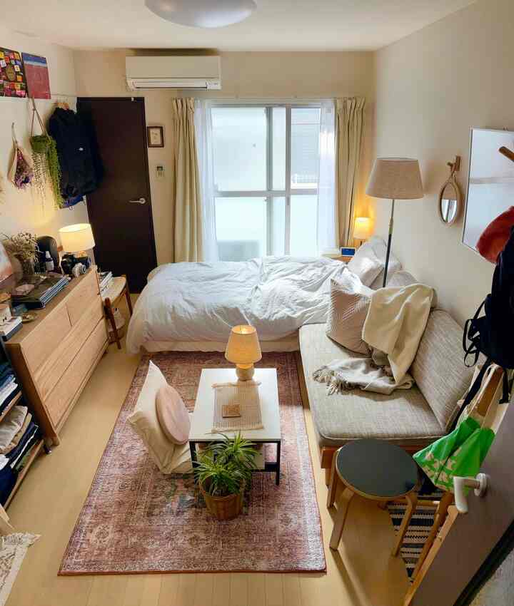 日差しがたっぷり入って過ごしやすいです😊
・
#1kインテリア #ナチュラルインテリア #賃貸インテリア #ひとり暮らし #間接照明 #間接照明のある暮らし #灯りのある暮らし #レコードのある生活 #レコードのある暮らし #cozyroom #myroom #丁寧な暮らし #好きなものに囲まれた暮らし #interior #roomtour #ルームツアー #anothachoppa #かなでもののある暮らし #unicoのある暮らし #壁面インテリア #ソファー #interiordesign #naturalinterior #mylvngrm #グリーンのある暮らし #ドライフラワーのある暮らし #ヴィンテージラグ #日常を切り取る #日常の風景 #無印良品のある暮らし 