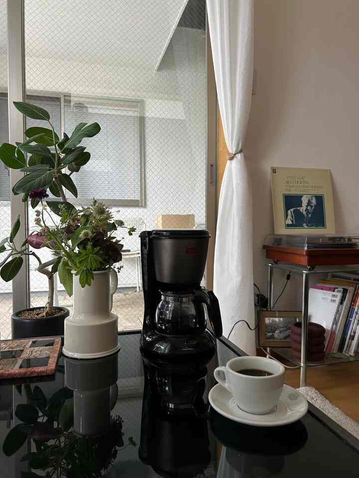 友人からのお下がりのコーヒーメーカー☕️
全自動楽すぎてびっくり。

#コーヒー #コーヒーマシン #コーヒーメーカー #コーヒー・ティー用品 #コーヒーカップ 