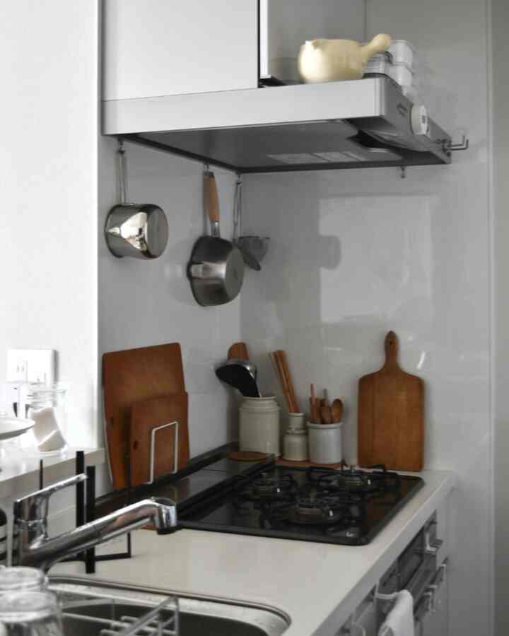 手狭な賃貸のキッチン。
少しずつ改造中.ᐟ.ᐟ

#キッチン #賃貸キッチン #キッチンインテリア #キッチン家具 #キッチン家電 #キッチン小物 #キッチンアイテム #キッチングッズ #賃貸インテリア #1LDK #賃貸暮らし #コンロ周り #シンク周り #調味料棚