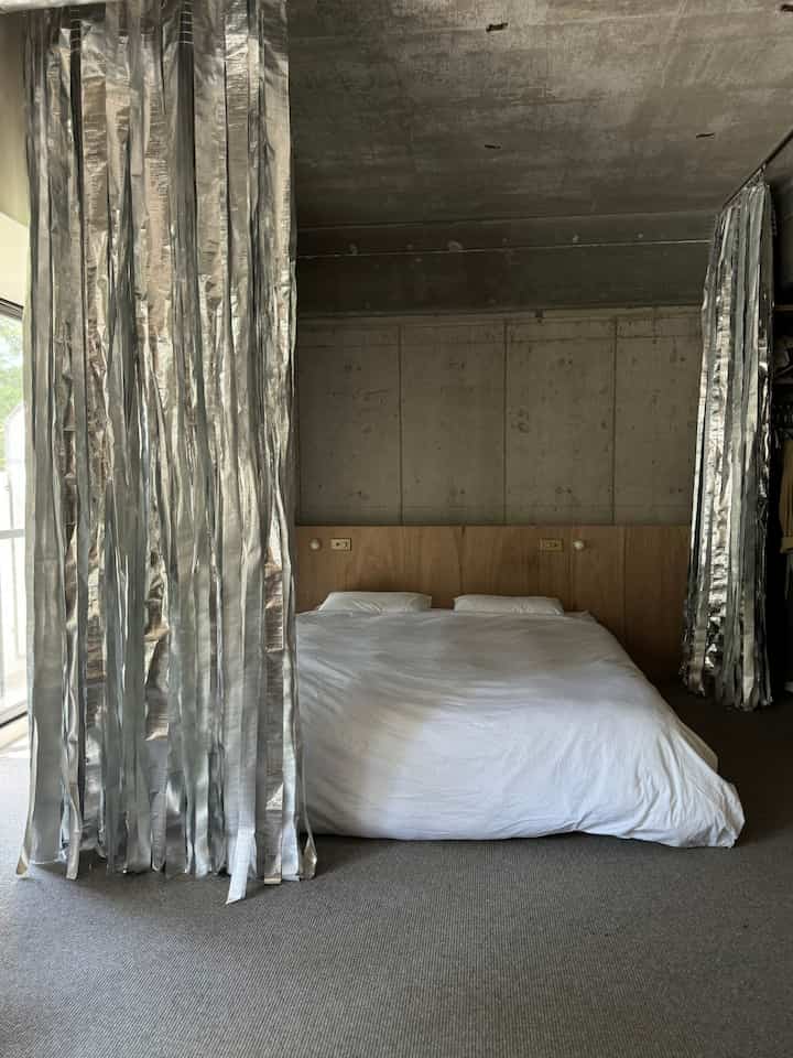 Tirai unggulan yang membagi area di sekitar tempat tidur



#Renovasi apartemen
#Fungsi
#Tempat tidur