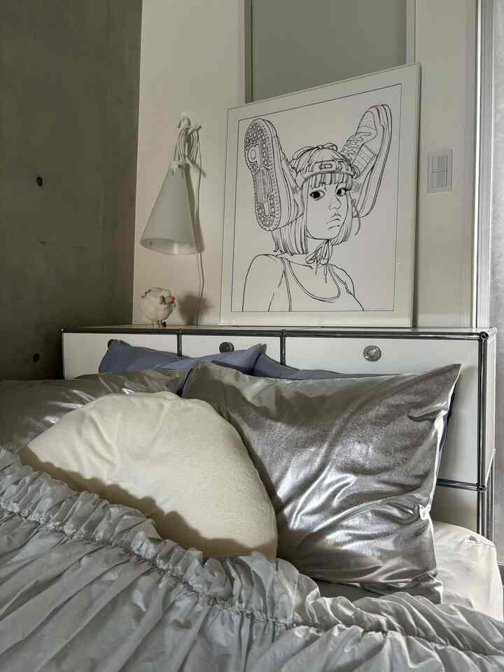 シルバーなベッド周り

#usmハラー #ピローケース #枕カバー #枕 #ベッド #ベッドインテリア #flos #マグニバーグ #アート 